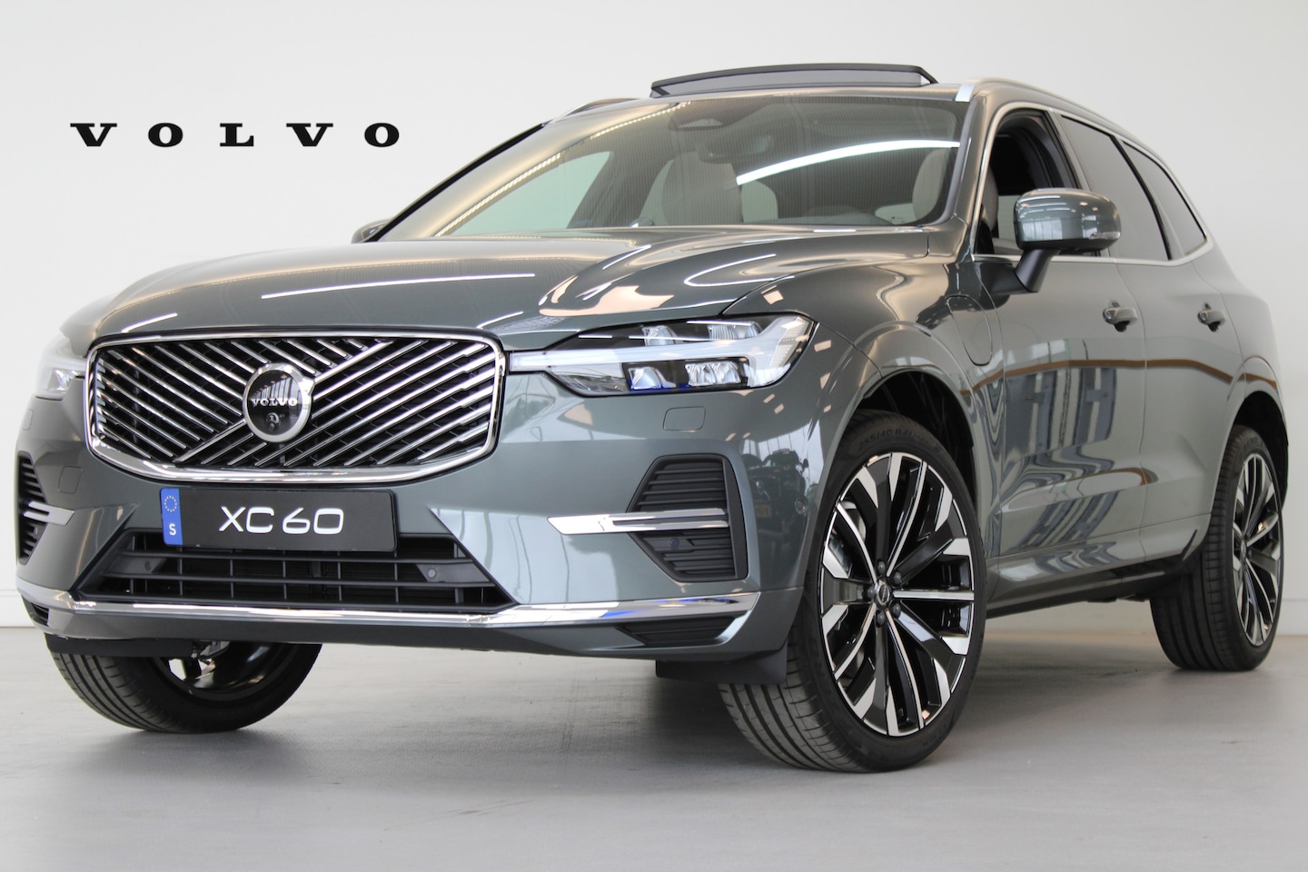 Volvo XC60 - T6 355PK Ultra Bright | Luchtvering | B&W Audio | 360° | Panoramadak | Geheugenfunctie | G - AutoWereld.nl
