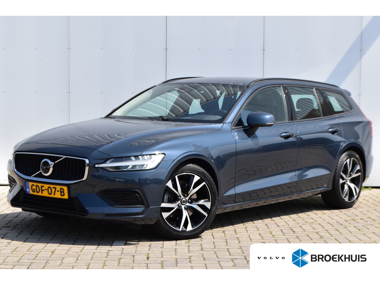 Volvo V60 - B3 Essential Edition | BLIS | Climate Pack | Trekhaak | - AutoWereld.nl
