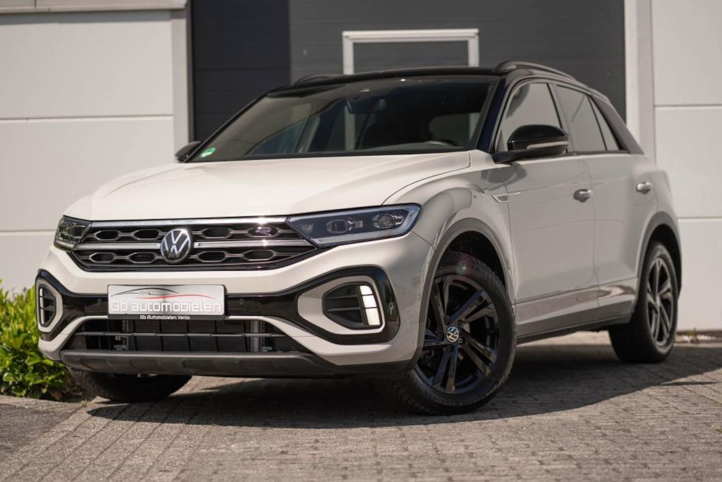 Volkswagen T-Roc - 1.5 TSI R-Line Virtual IQ LIGHT BLACKSTYLE - AutoWereld.nl