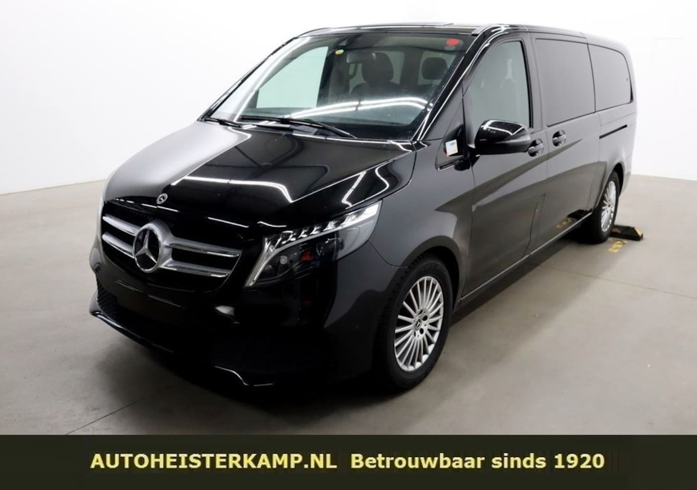 Mercedes-Benz V-klasse - 300d Extra Lang Edition 8-zitter 75.250 ex BTW leder LED Burmester EL. Schuifdeuren Distro - AutoWereld.nl