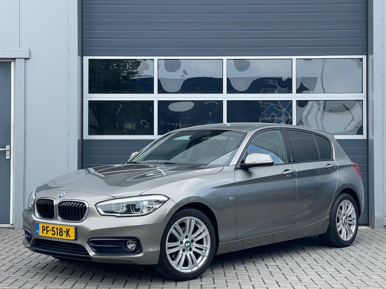 BMW 1-serie - 118i Executive | Automaat | Full LED | Navi | Sportstoelen | PDC v+a | Climate control | S - AutoWereld.nl