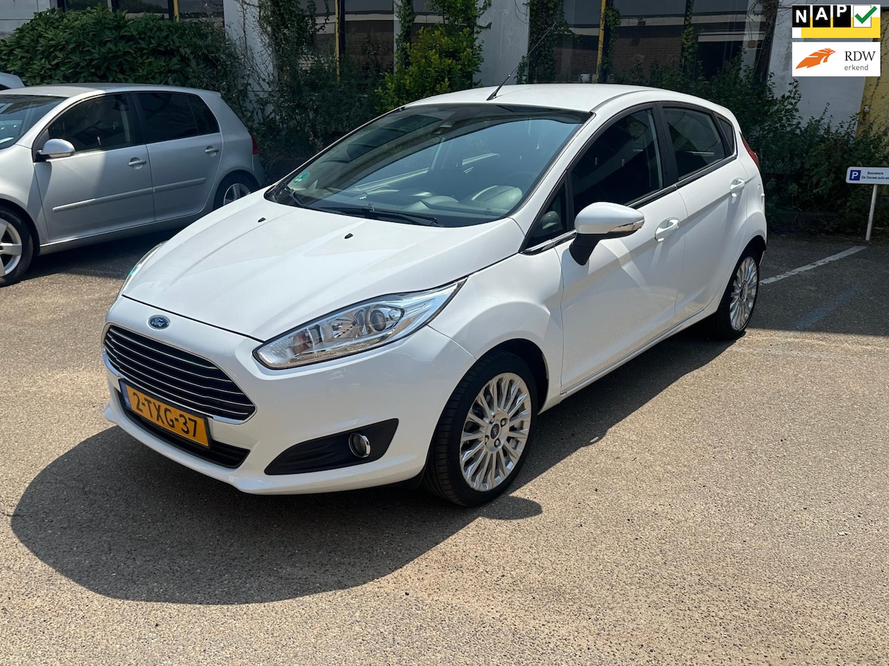 Ford Fiesta - 1.0 EcoBoost Titanium X/ Cruise control/ PDC/ Trekhaak/ Bluetooth - AutoWereld.nl