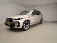 BMW iX3 - Executive 80 kWh M-Sportpakket / Driving assist prof / LED / Park assist / Getint glas / A