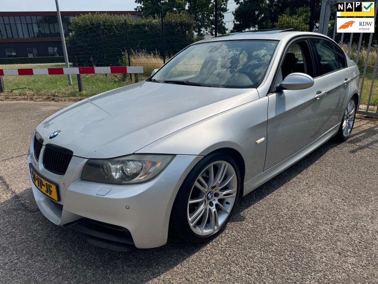 BMW 3-serie - 330i 6-Bak M Pakket Opendak Xenon Navi Memorz - AutoWereld.nl