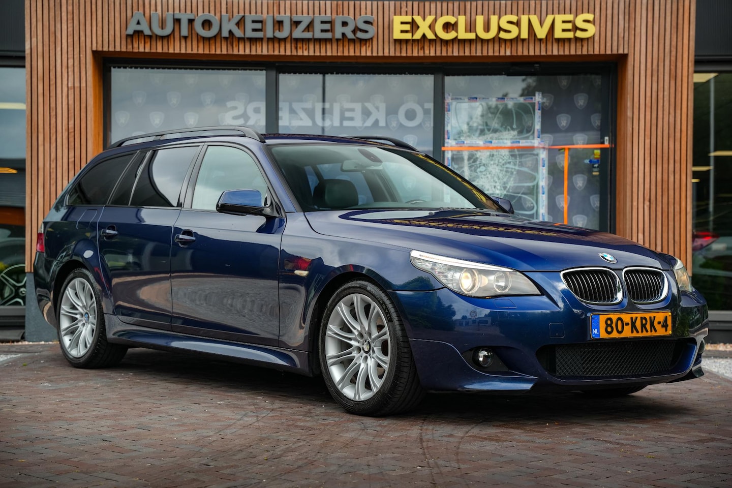 BMW 5-serie Touring - 523i Business Line Sport M Pakket Leer Xenon Navi Stoelverw. 18”LM Trekhaak - AutoWereld.nl