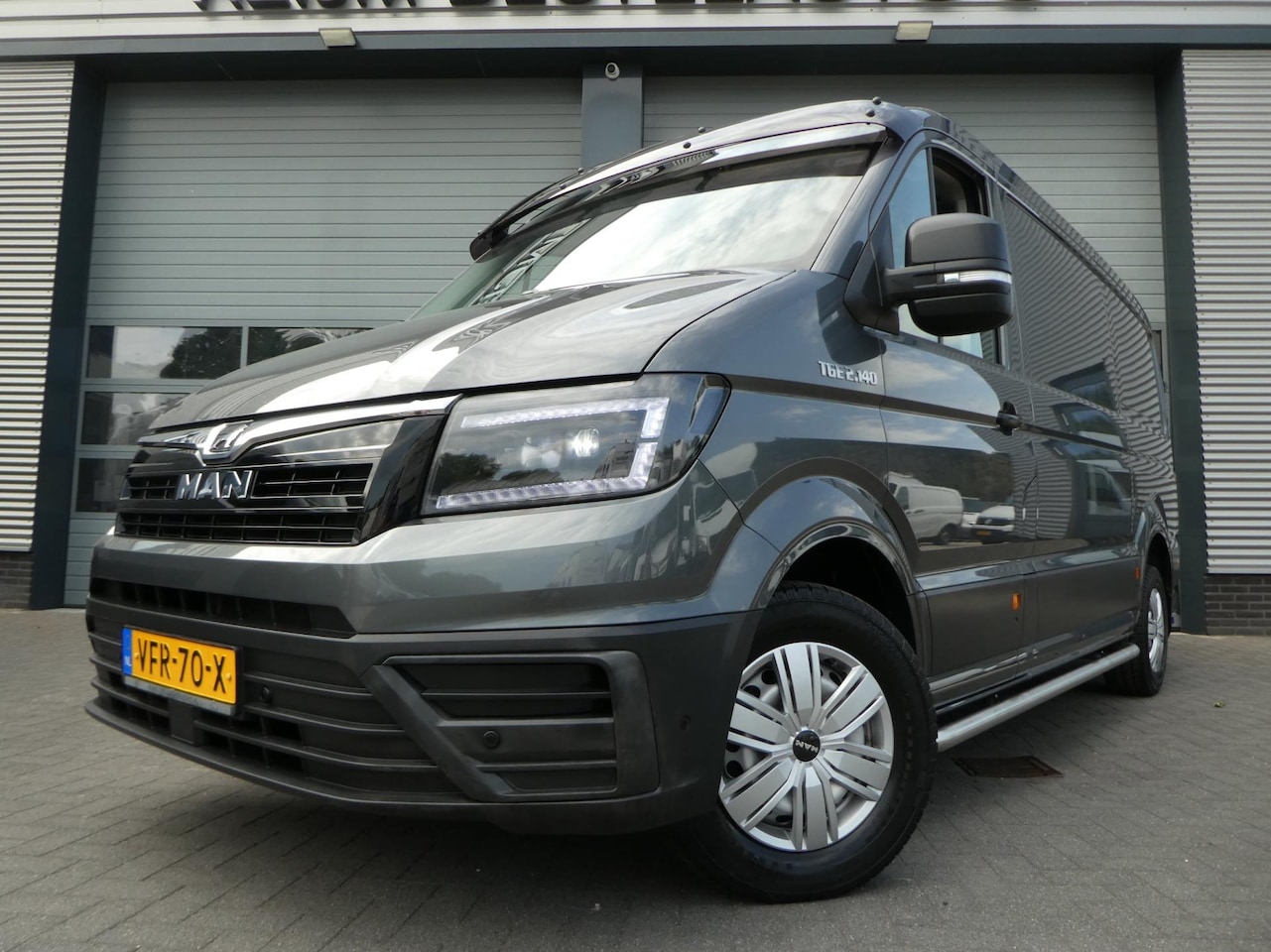 MAN TGE - 30 2.0 140 pk L3H2 ,automaat, airco, camera, 3 zits - AutoWereld.nl