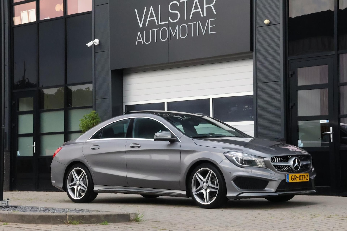 Mercedes-Benz CLA-Klasse - 180 //AMG line | Panorama |trekhaak | NL geleverd! - AutoWereld.nl
