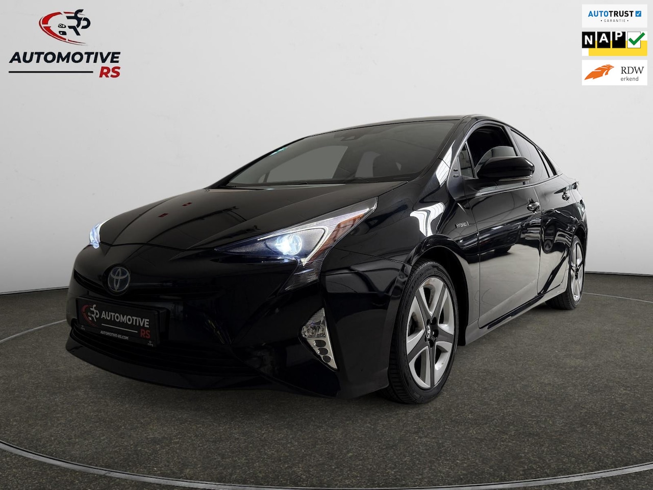 Toyota Prius - 1.8 Dynamic | LED | Navi | HUD | TH | Dodehoek | Mass. | Elektr. Spiegels - AutoWereld.nl