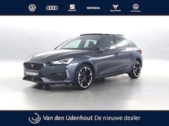 CUPRA Leon - 1.4 TSI eHybrid 204pk PHEV VZ Adrenaline / Panoramadak / Camera / Navigatie