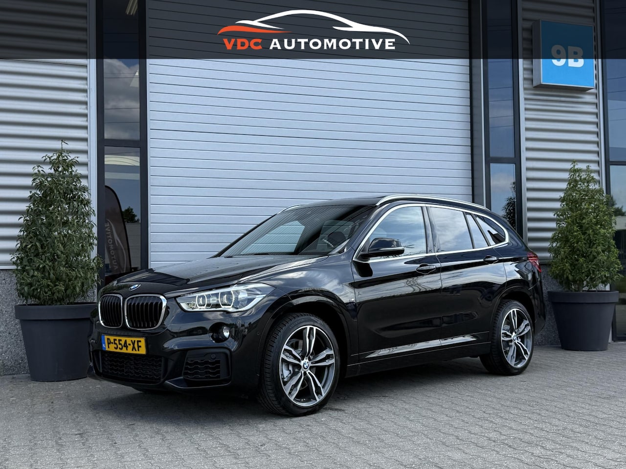 BMW X1 - sDrive20i M Sport Pano | Trekhaak | Leder | Stoelverwarming | Navi | LED | Comfort Access - AutoWereld.nl