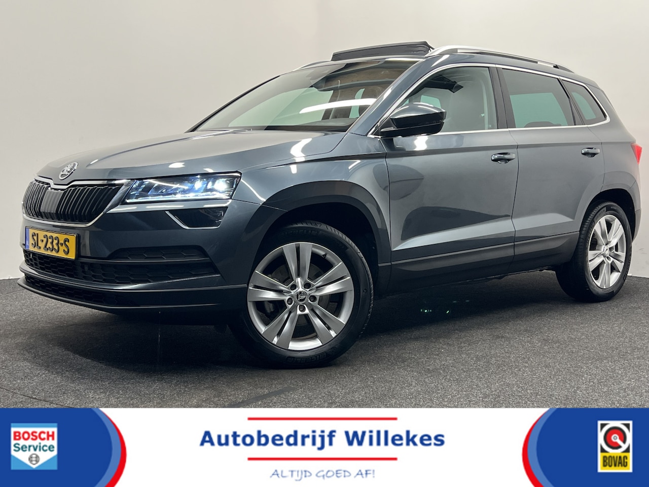 Skoda Karoq - 1.5 TSI ACT Style Business | PANORAMADAK | TREKHAAK | KEYLESS | NAVIGATIE | STOEL-/STUURVE - AutoWereld.nl