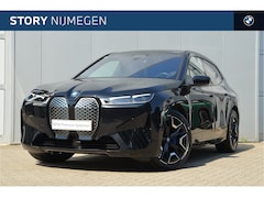 BMW iX - xDrive40 High Executive / Sportpakket / Panoramadak Sky Lounge / Trekhaak / Laserlight / M