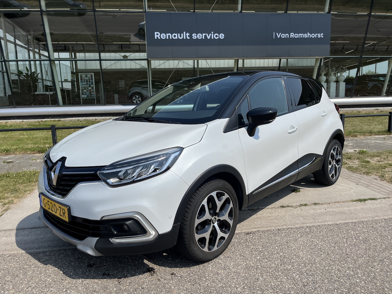 Renault Captur - 1.3 TCe 150 PK Intens / Trekhaak afneembaar / Camera / PDC V+A / Keyless / Climate / Blind - AutoWereld.nl
