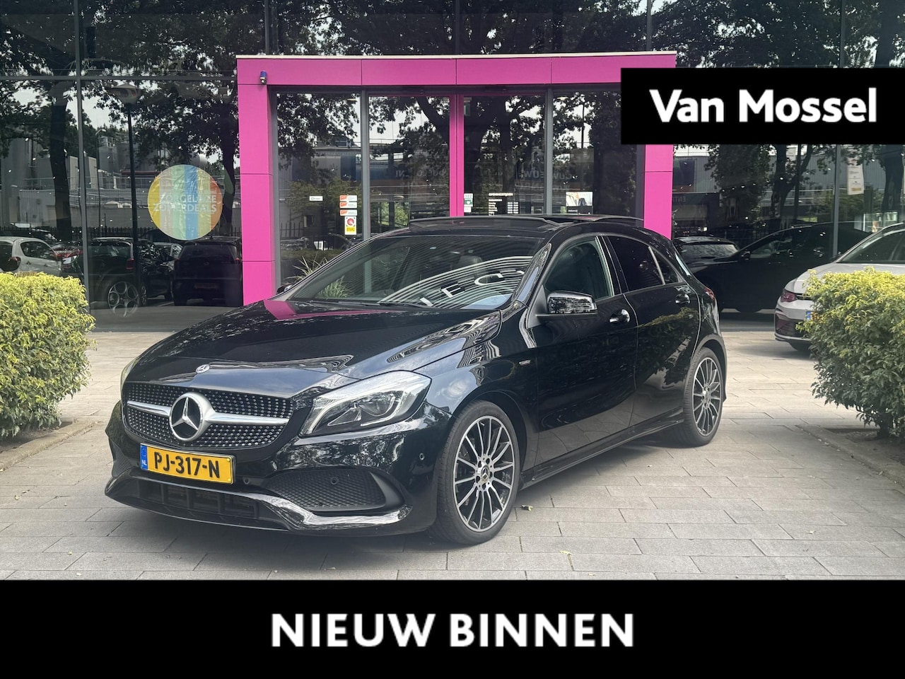Mercedes-Benz A-klasse - 160 | WORDT VERWACHT | AMG PAKKET | PANORAMADAK | ACHTERUITRIJCAMERA | - AutoWereld.nl