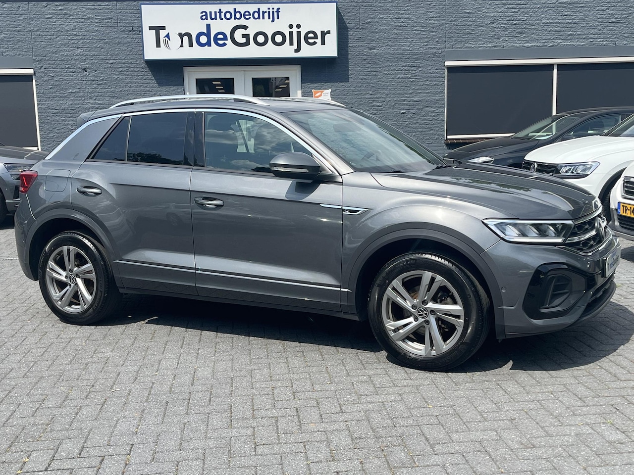 Volkswagen T-Roc - 1.5 TSi DSG R-Line (2X) | 5 JAAR FABRIEKSGARANTIE!! | - AutoWereld.nl
