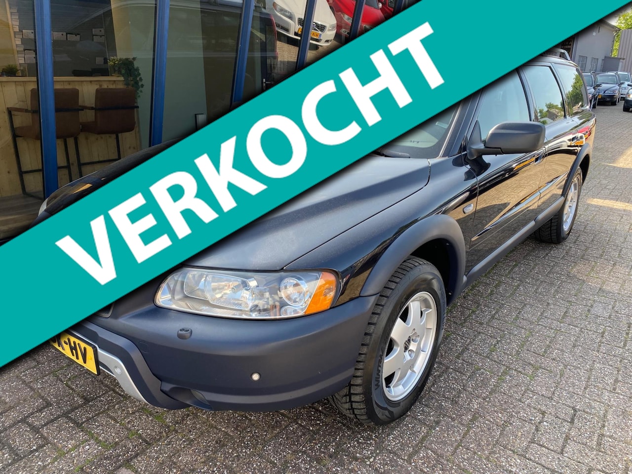 Volvo XC70 - 2.5 T Summum 4WD / NL AUTO / LEER / NAVI - AutoWereld.nl