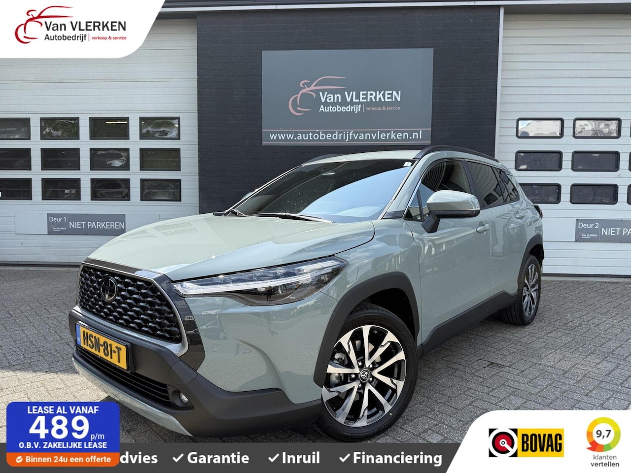 Toyota Corolla Cross - Hybrid 140 Dynamic ook in kleur zwart en blauw - AutoWereld.nl