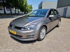 Volkswagen Golf - 1.2 TSI CUP Edition. Navi