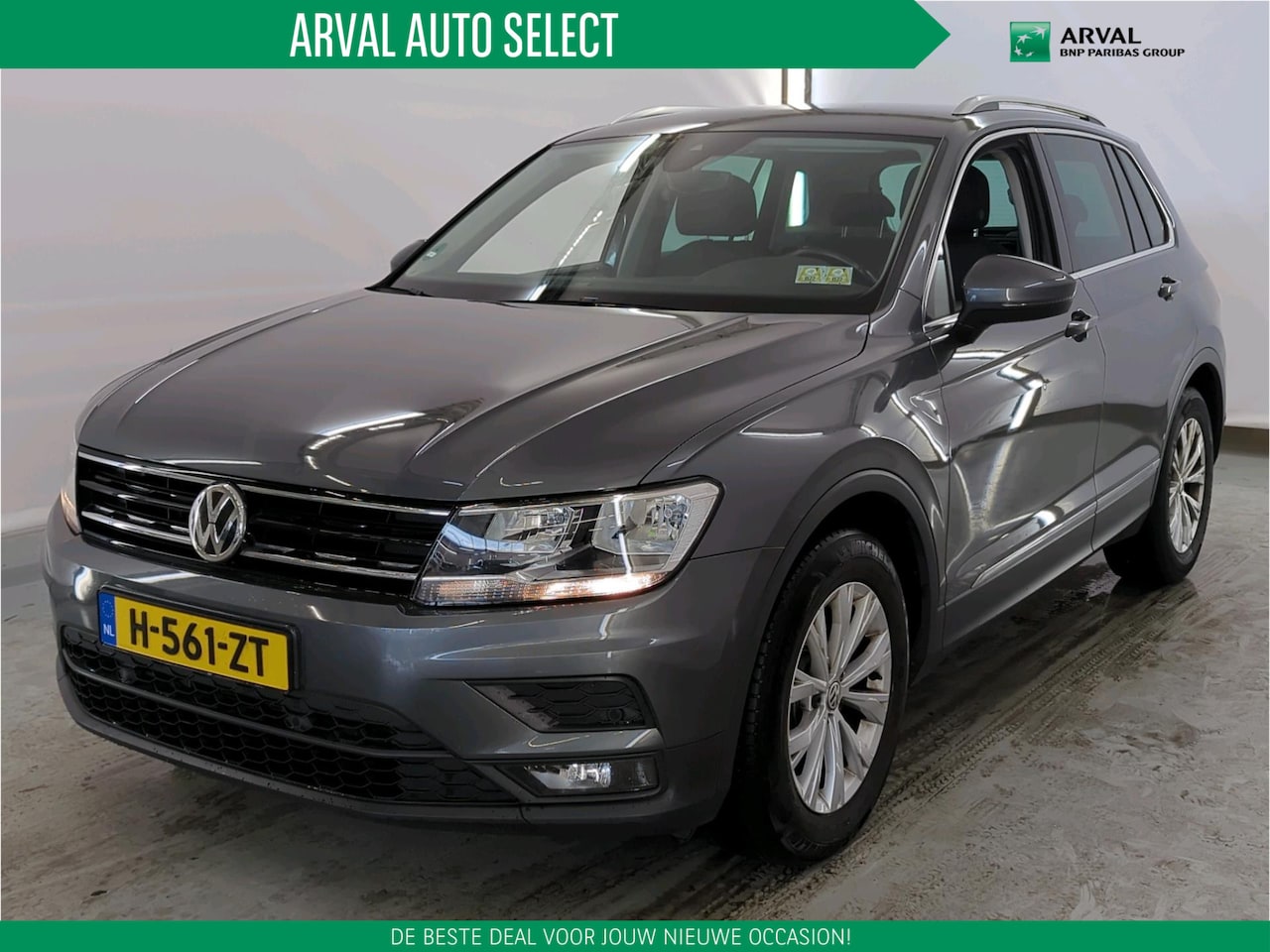 Volkswagen Tiguan - 1.5 TSI 131pk Comfortline Business | Trekhaak | Stoelverwarming | Navi | Apple CarPlay | 1 - AutoWereld.nl