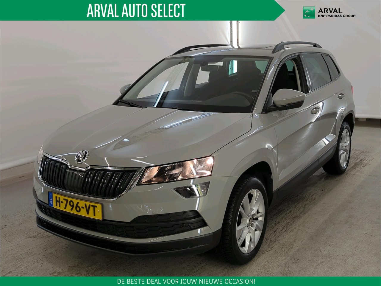 Skoda Karoq - 1.0 TSI 116pk Ambition| Panoramadak | Trekhaak | Navigatie | Stoelverwarming | 17" Velgen - AutoWereld.nl