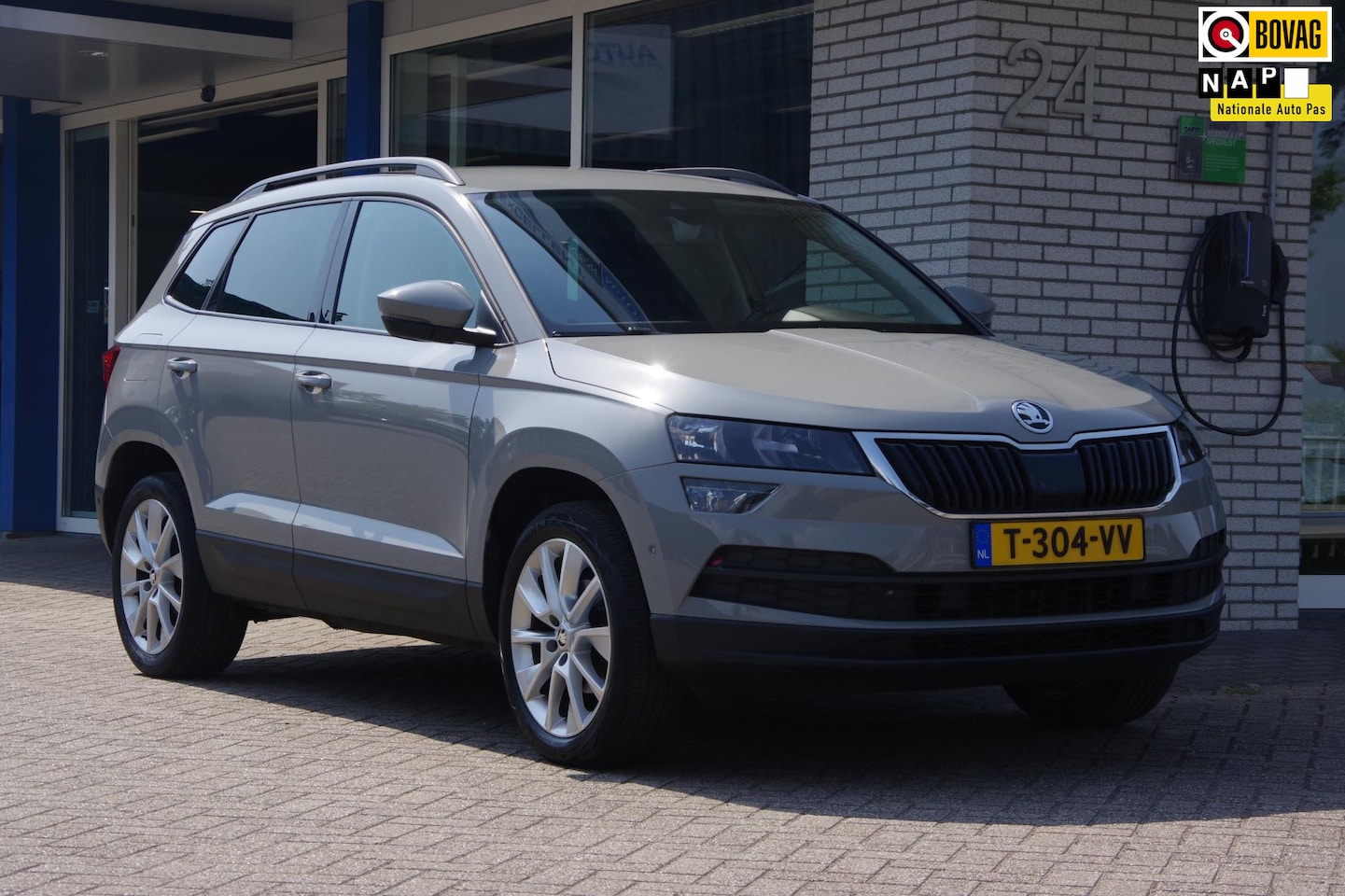 Skoda Karoq - 1.5 TSI AUTOMAAT Style Business Trekhaak App-connect Elektrische achterklep - AutoWereld.nl