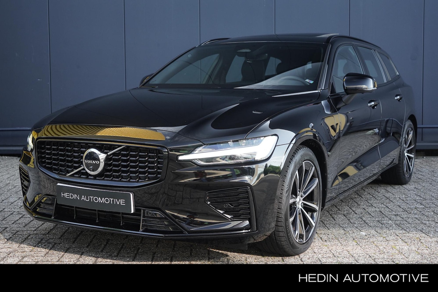 Volvo V60 - 2.0 T6 Plug-in hybrid AWD Plus Dark | Panoramadak | Harman/Kardon - AutoWereld.nl