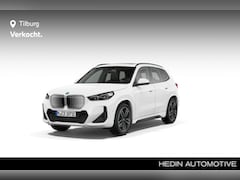 BMW iX1 - eDrive20 M Sportpakket | Trekhaak | Premium Pack | Comfort Access | Panoramadak | 19 inch
