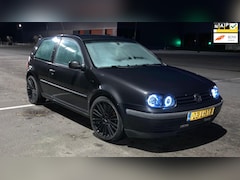 Volkswagen Golf - 2.0 Sportline