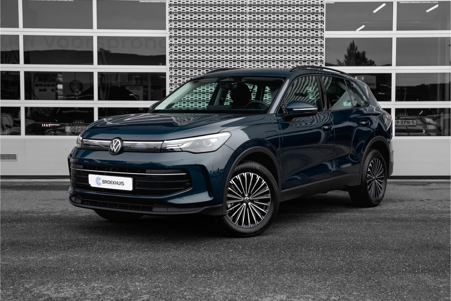 Volkswagen Tiguan - 1.5 eHybrid Life Edition | Harman Kardon | Camera - AutoWereld.nl