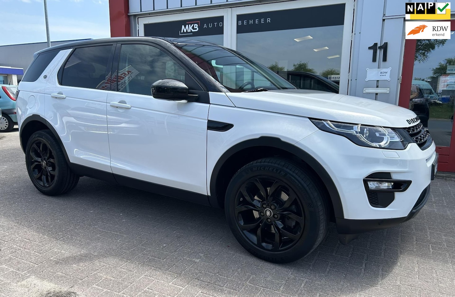 Land Rover Discovery Sport - 2.0 TD4 180PK Automaat/Trekhaak - AutoWereld.nl