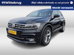 Volkswagen Tiguan - 1.5 TSI ACT Highline Business R / Digitaal dashboard / Navigatie / App connect / Parkeerse