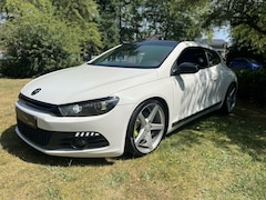 Volkswagen Scirocco - 2.0 TSI custom uitlaat Apple CarPlay