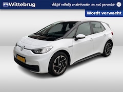 Volkswagen ID.3 - Pure 45 kWh / Navigatie / Stoel+stuur verwarming / Parkeersensoren V+A / App connect /