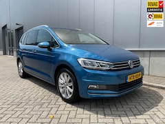 Volkswagen Touran - 1.5 TSI Highline Business R / Camera / Trekhaak