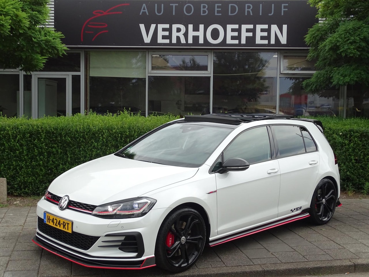 Volkswagen Golf - 2.0 TSI GTI TCR - PANORAMA - BLIND SPOT - LANE / FRONT ASSIST - APPLE CARPLAY - PARK CAMER - AutoWereld.nl