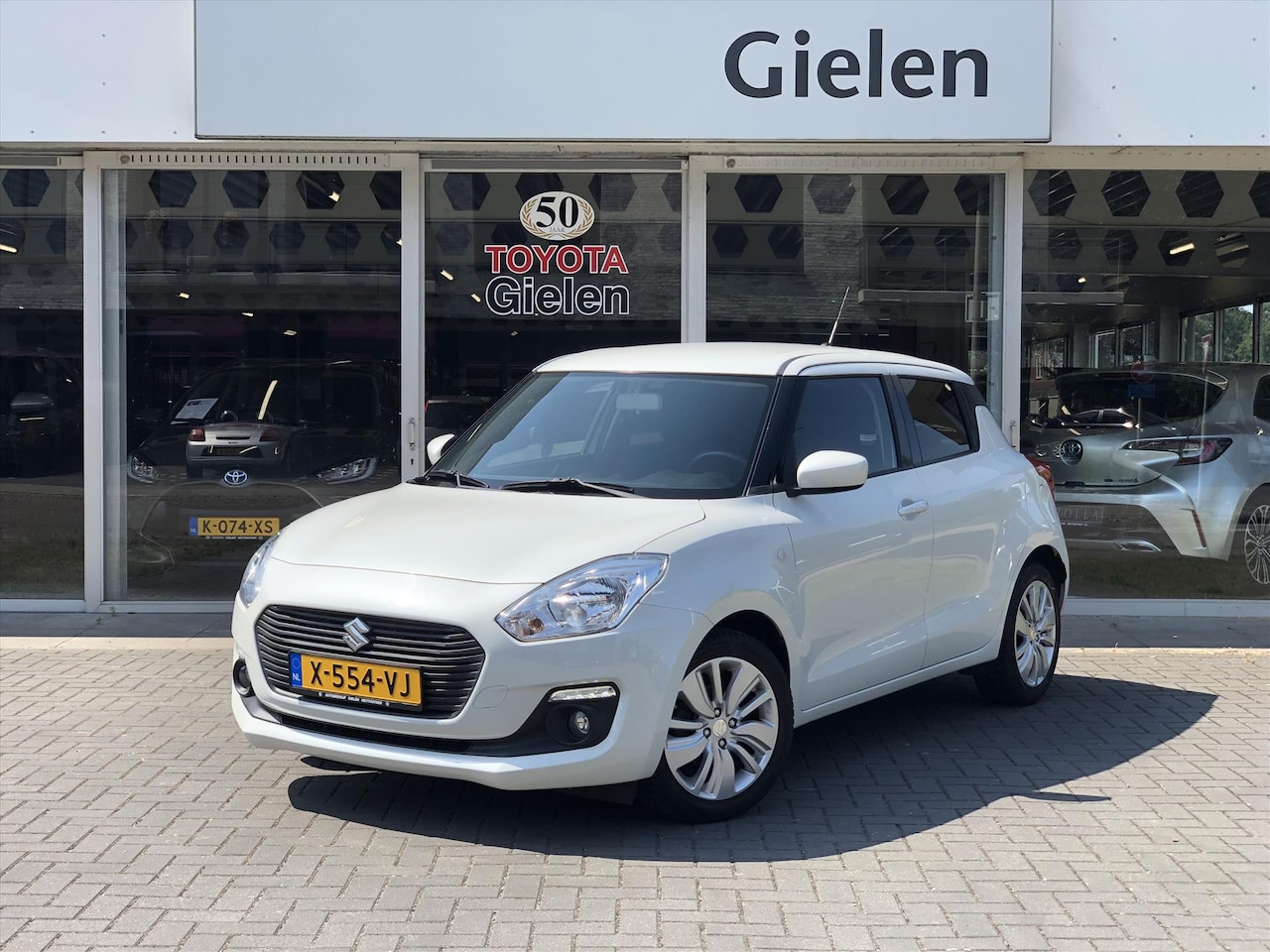 Suzuki Swift - 1.0 Boosterjet 112pk Select | Stoelverwarming, Lichtmetalen velgen, Parkeercamera, Airco, - AutoWereld.nl