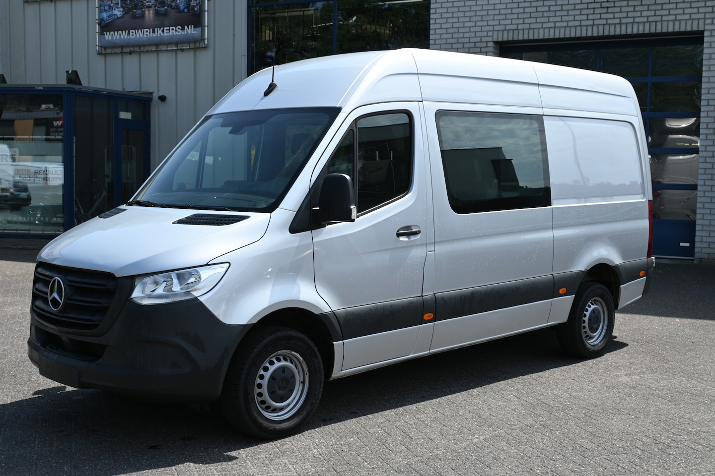 Mercedes-Benz Sprinter - 317 CDI L2H2 DC MBUX met Apple Carplay/Android Auto, Cruise control - AutoWereld.nl