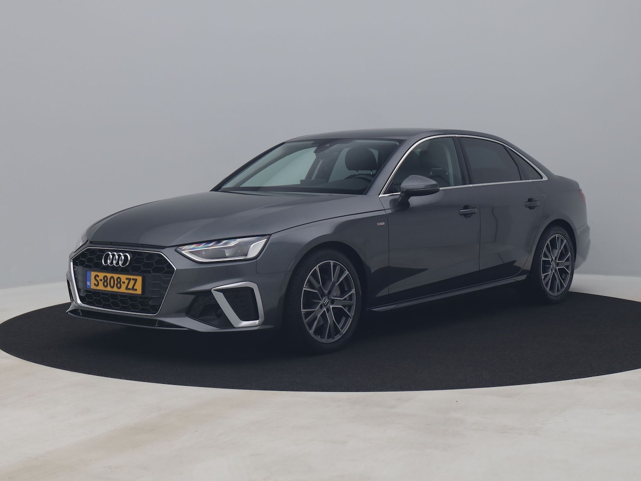 Audi A4 Limousine - 40 TFSi 204 PK S-Tronic S-Line | STOELVERW. | TREKHAAK | VIRTUAL - AutoWereld.nl