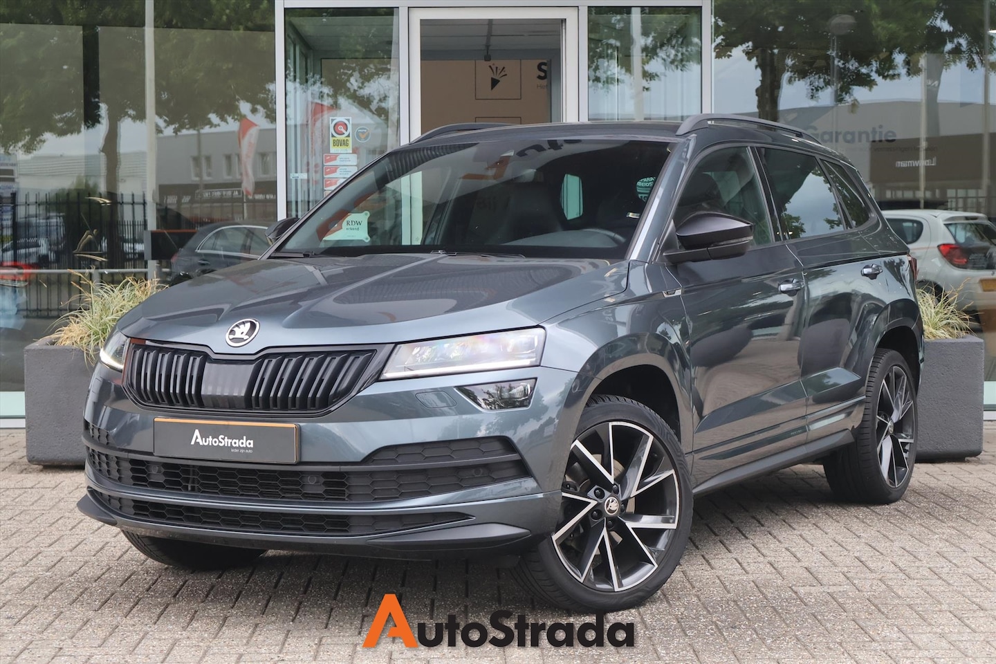 Skoda Karoq - 1.5 SportLine TSI ACT 150pk | Leder | Adapative | Climate | Virtual | Canton | Camera | LE - AutoWereld.nl