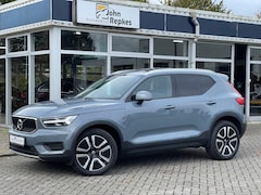 Volvo XC40 - 1.5 T3 Inscription Panoramadak, Trekaak, Stoelverwarming, Rijbaanhulp,  Navigatie, Telefoon.