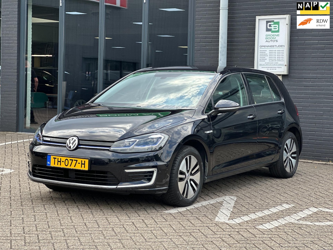 Volkswagen e-Golf - E-Golf/CARPLAAY/NAVI/LED/NL-AUTO/NETTE STAAT!! - AutoWereld.nl