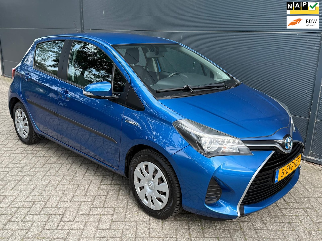 Toyota Yaris - 1.5 Hybrid/Automaat/Navi/Airco/achteruitcamera/bluetooth/cruise - AutoWereld.nl