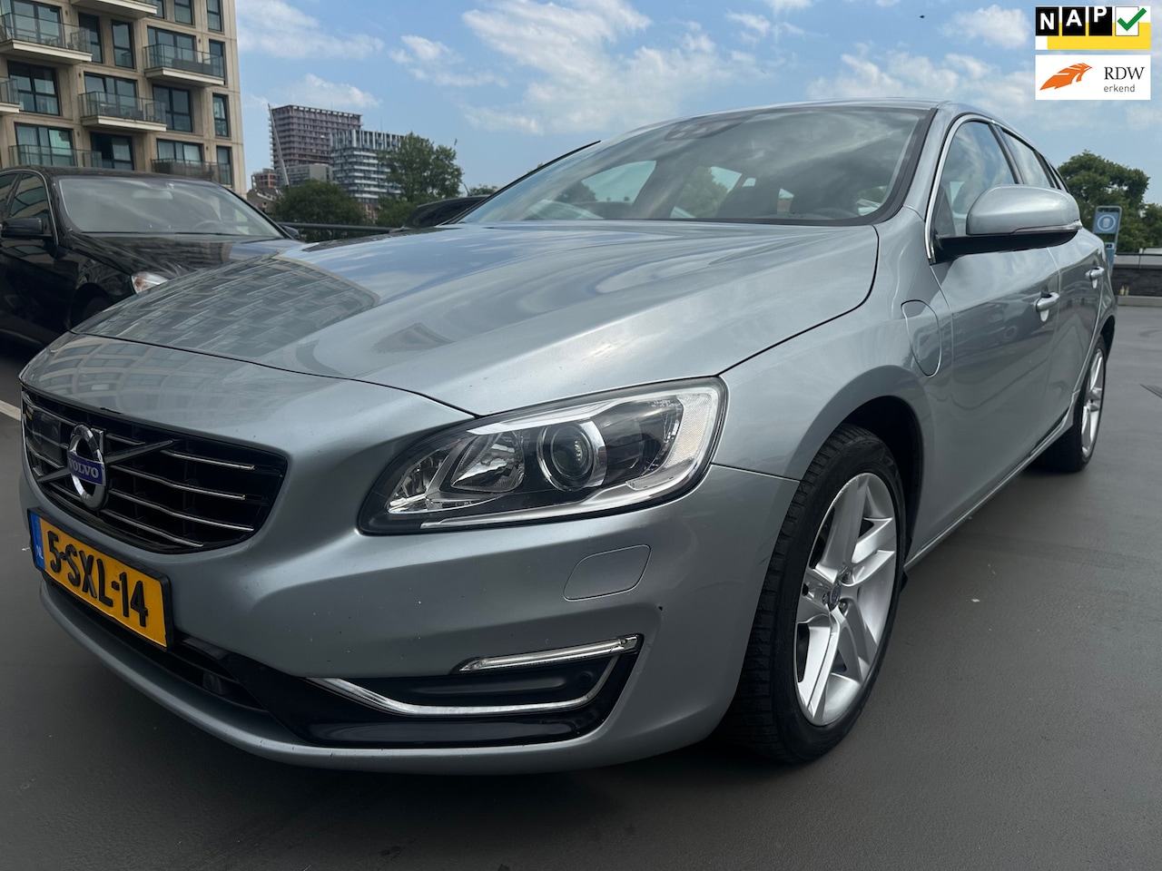 Volvo V60 - 2.4 D6 AWD Plug-In Hybrid Summum Vol Optie Adaptief Cruise Lane Assist Dealer onderhouden - AutoWereld.nl