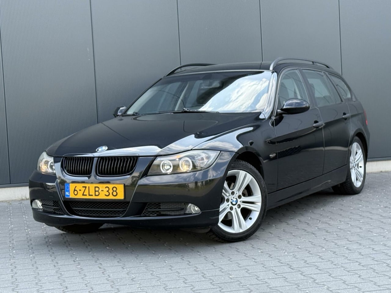 BMW 3-serie Touring - 320I Executive Groot Navi - Pano - Stoelverwarming - AutoWereld.nl