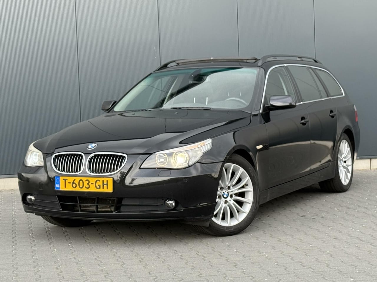 BMW 5-serie Touring - 523I Pano - Sportstoelen - Navi - Xenon - Pre-Facelift - AutoWereld.nl