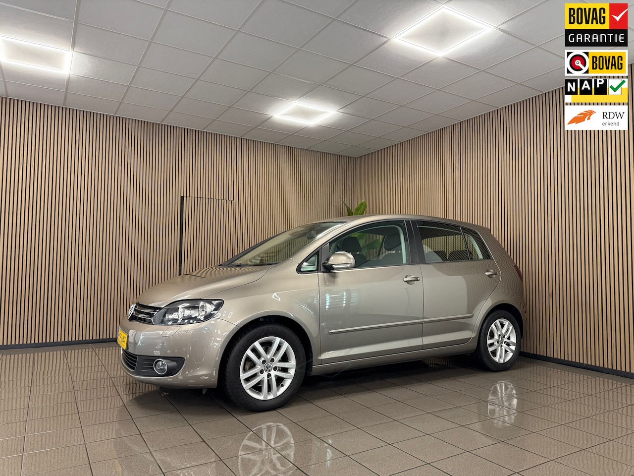 Volkswagen Golf Plus - 1.2 TSI Highline BlueMotion * 1e Eig / Dealer onderhouden / Navigatie / NL Auto * - AutoWereld.nl