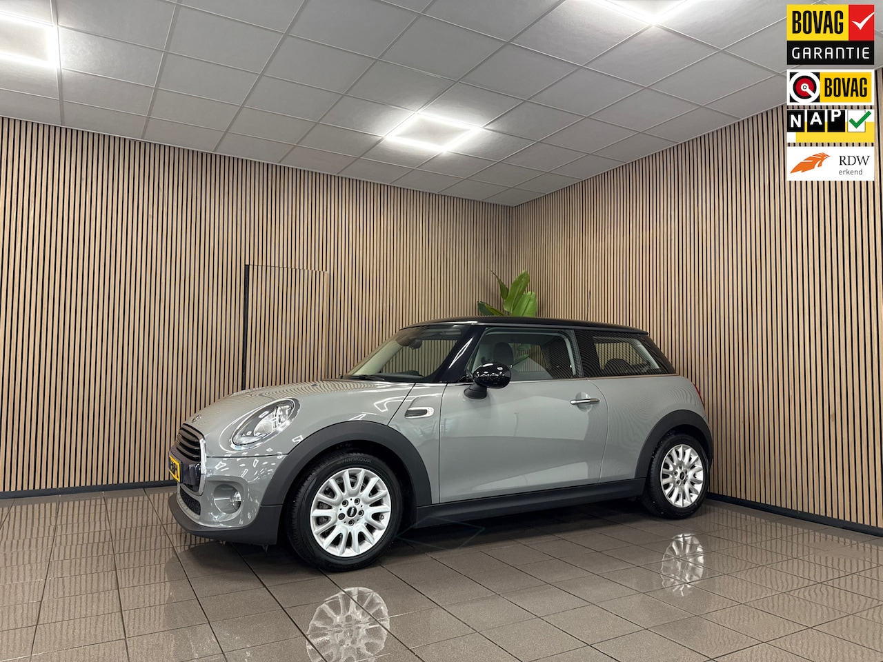 MINI Cooper - Mini 1.5 Business * Automaat / 48.709 km + NAP / Navigatie / NL Auto * - AutoWereld.nl