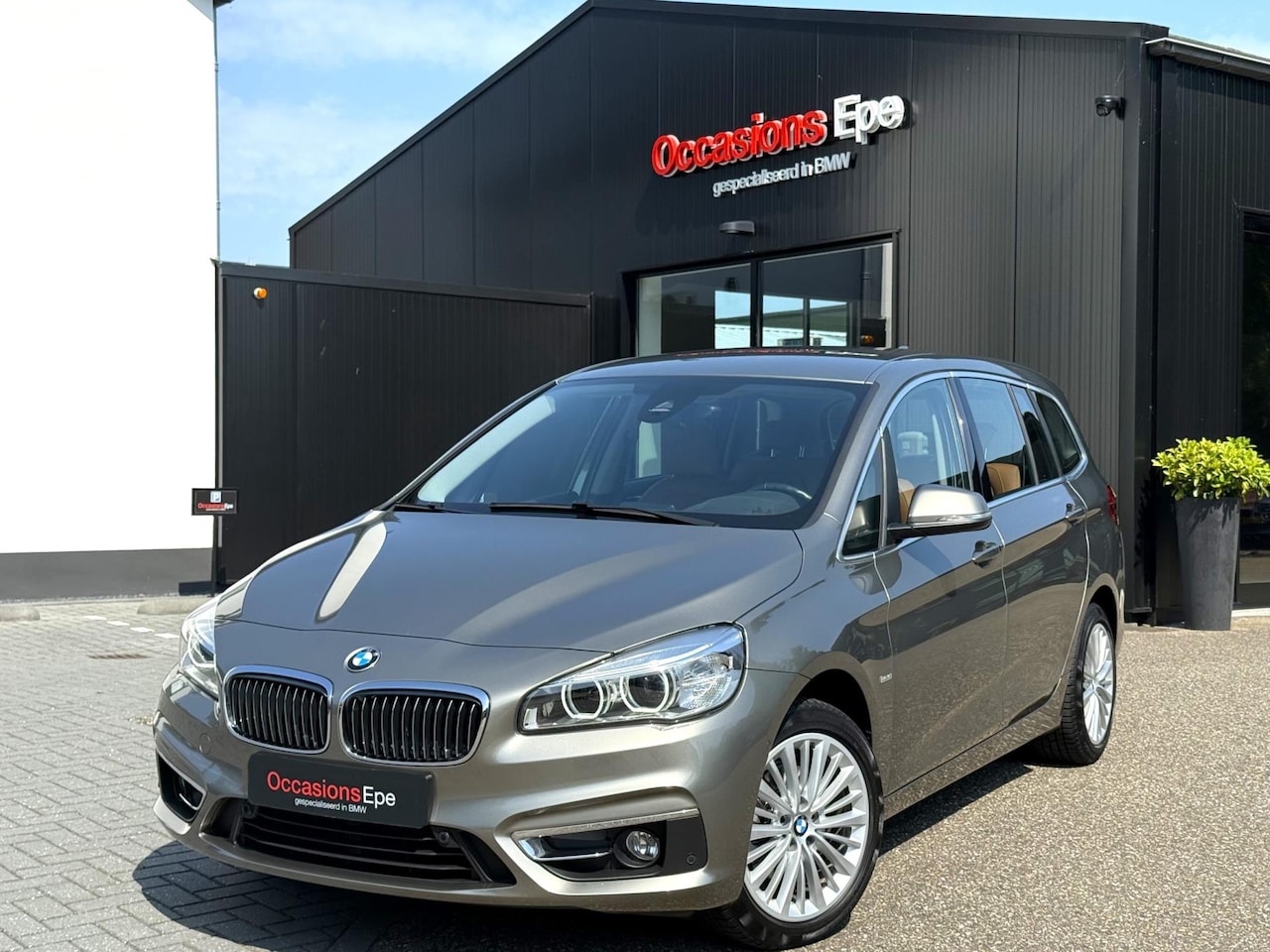BMW 2-serie Gran Tourer - 216i Luxury Line Platin Silber - AutoWereld.nl
