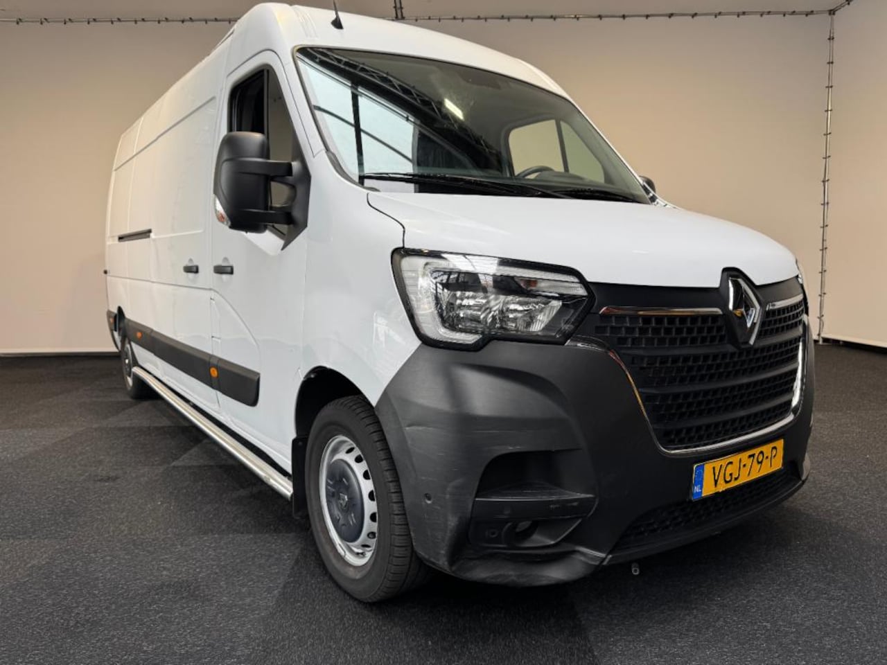 Renault Master - L3H2 euro 6 Camera airco "schade aan het dak " - AutoWereld.nl