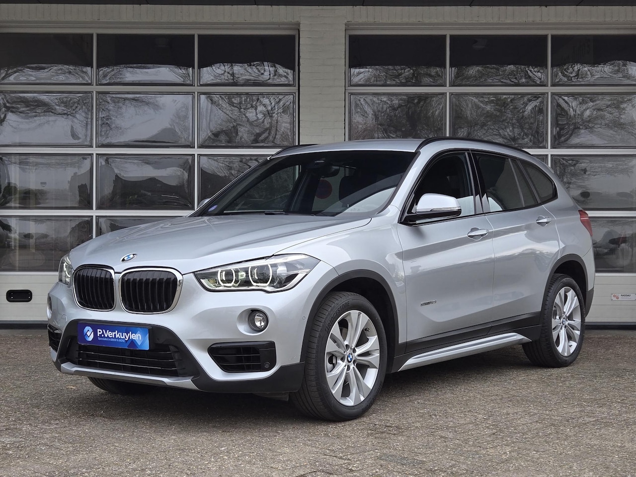 BMW X1 - SDRIVE18I SPORTLINE | SPORTSTOELEN | NAVIGATIE | CAMERA | ELEKTR. KOFFERKLEP | - AutoWereld.nl